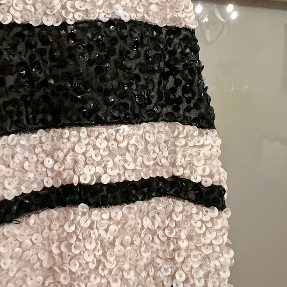 ALICE + OLIVIA black and white stripped sequined mini dress. Size 10 - Picture 5 of 11